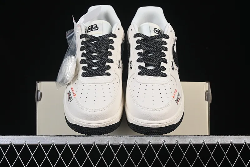 All categories Nk Air Force 1 Air Force series Nk Air Force 1 Low Air Force low-top Nike Air Force 1'07 Low Balenciaga co-branded four silver hooks Air Force 1 low-top casual sneakers DD1928-309